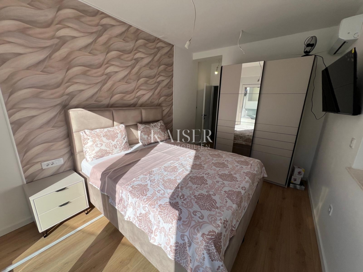 Srima, Vodice - Moderna trietažna hiša (S1) s pogledom na morje