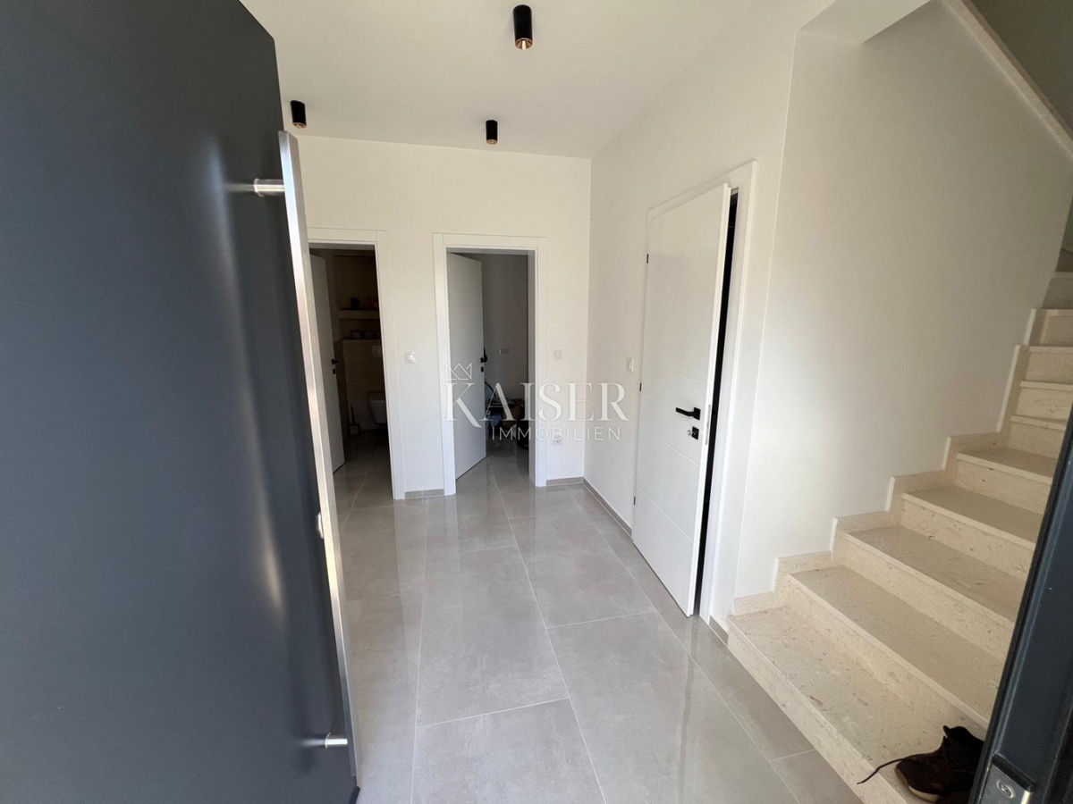 Srima, Vodice - Moderna trietažna hiša (S1) s pogledom na morje