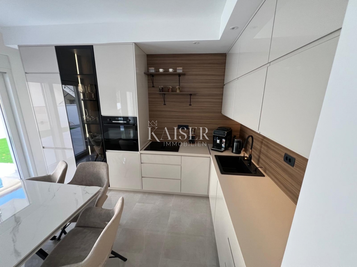 Srima, Vodice - Moderna trietažna hiša (S1) s pogledom na morje