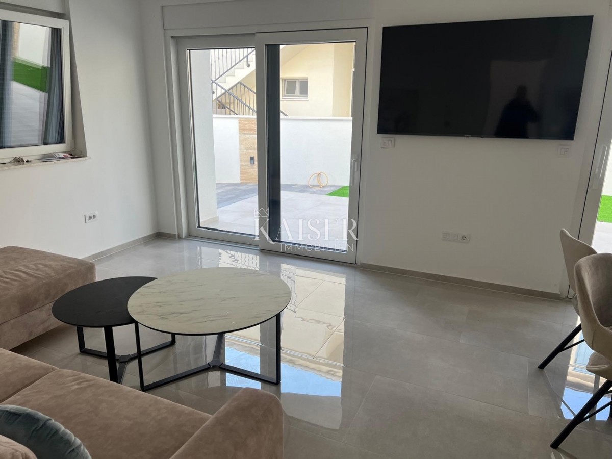 Srima, Vodice - Moderna trietažna hiša (S1) s pogledom na morje