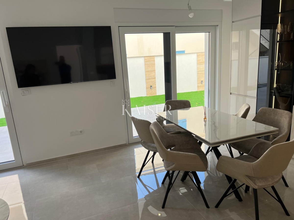 Srima, Vodice - Moderna trietažna hiša (S1) s pogledom na morje