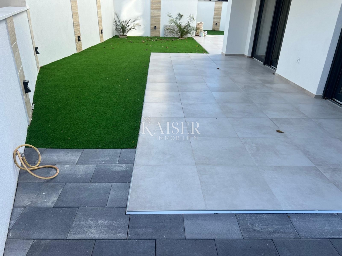 Srima, Vodice - Moderna trietažna hiša (S1) s pogledom na morje