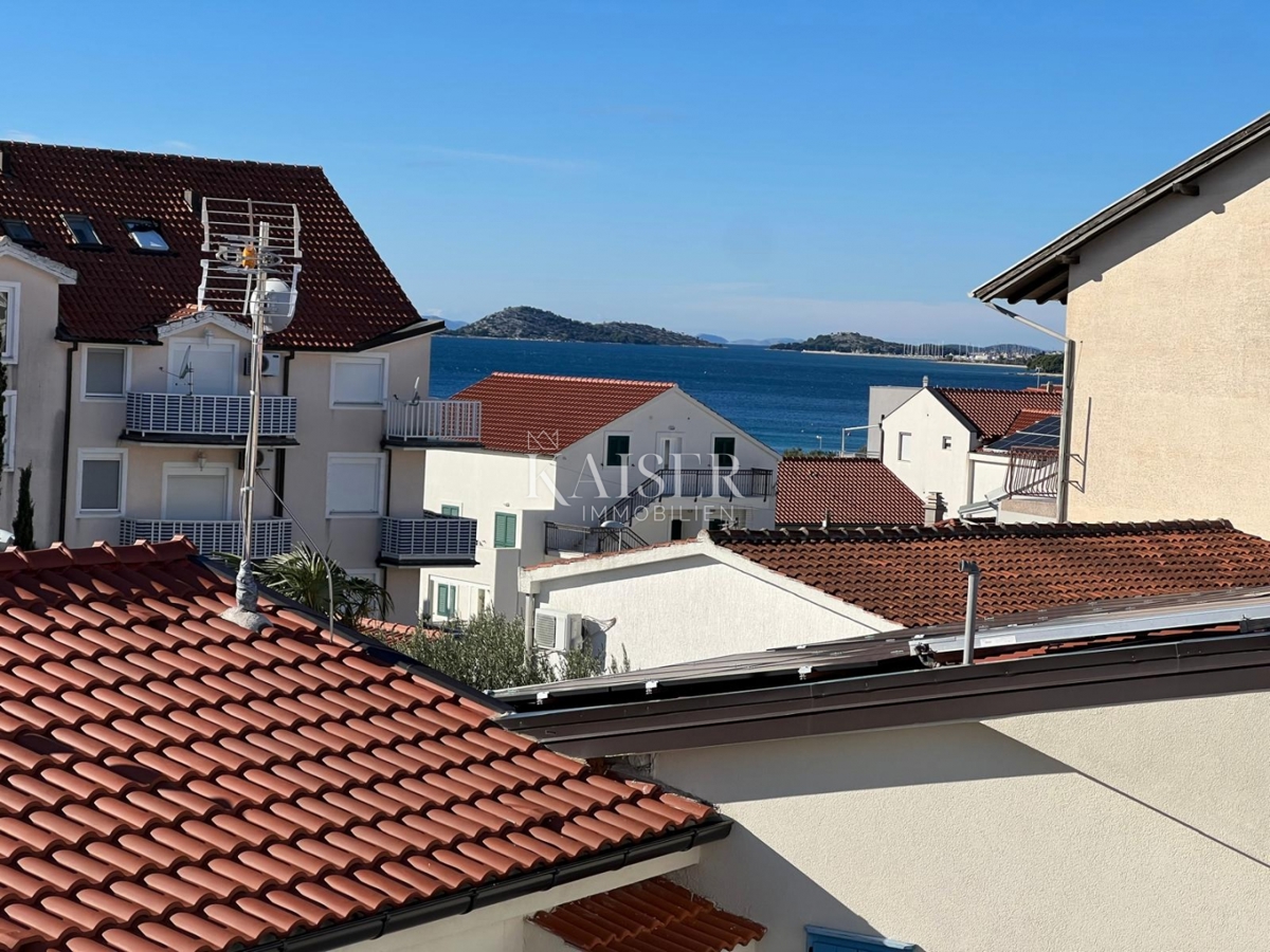 Srima, Vodice - Moderna trietažna hiša (S1) s pogledom na morje