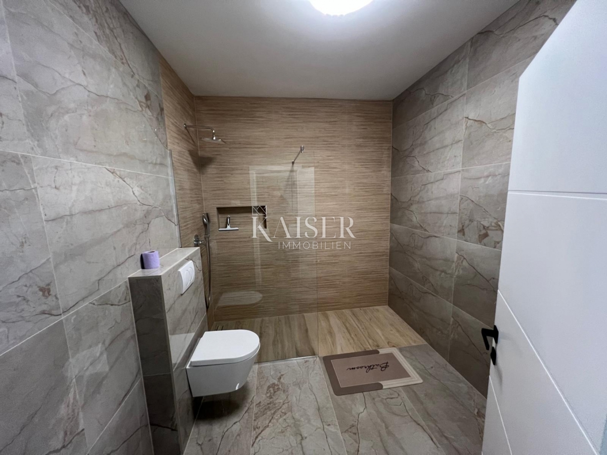 Srima, Vodice - Moderna trietažna hiša (S1) s pogledom na morje