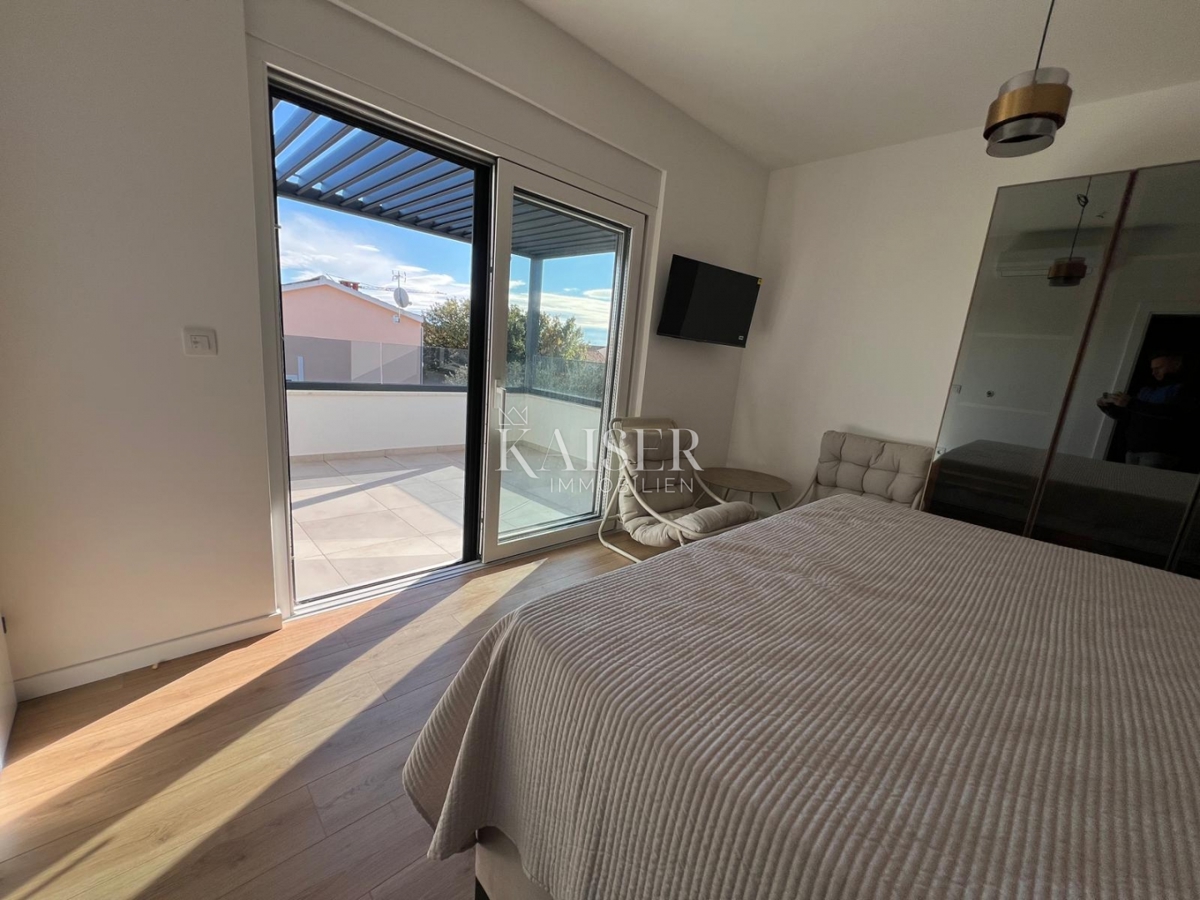 Srima, Vodice - Moderna trietažna hiša (S1) s pogledom na morje