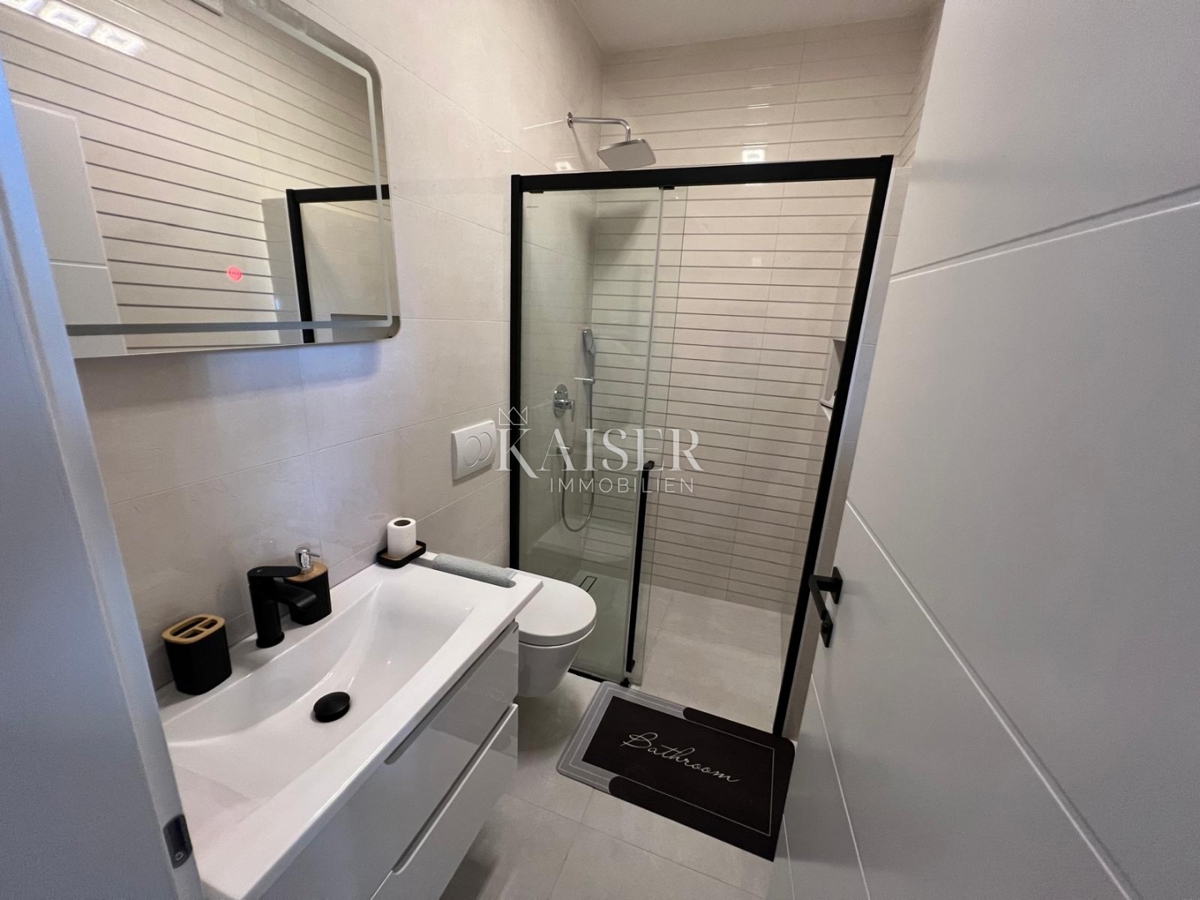 Srima, Vodice - Moderna trietažna hiša (S1) s pogledom na morje