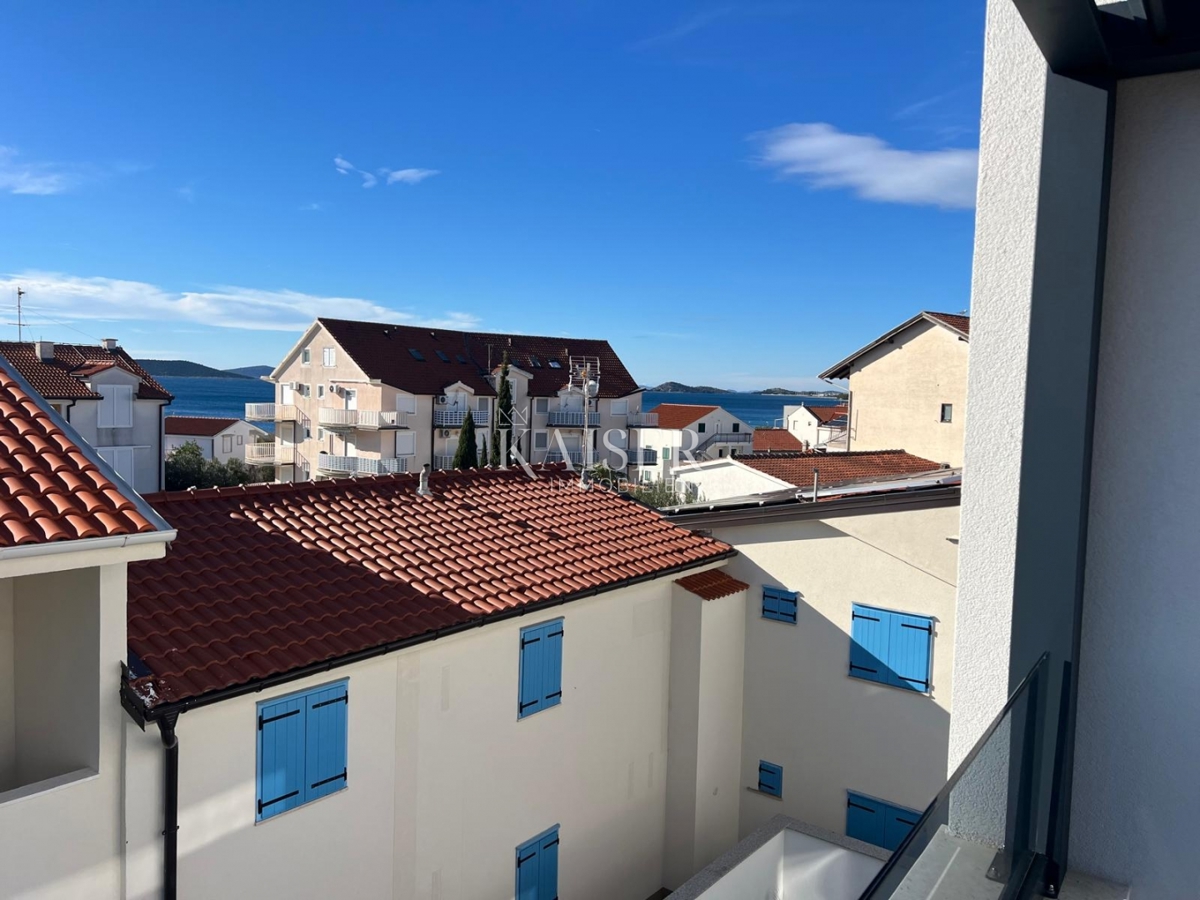 Srima, Vodice - Moderna trietažna hiša (S1) s pogledom na morje