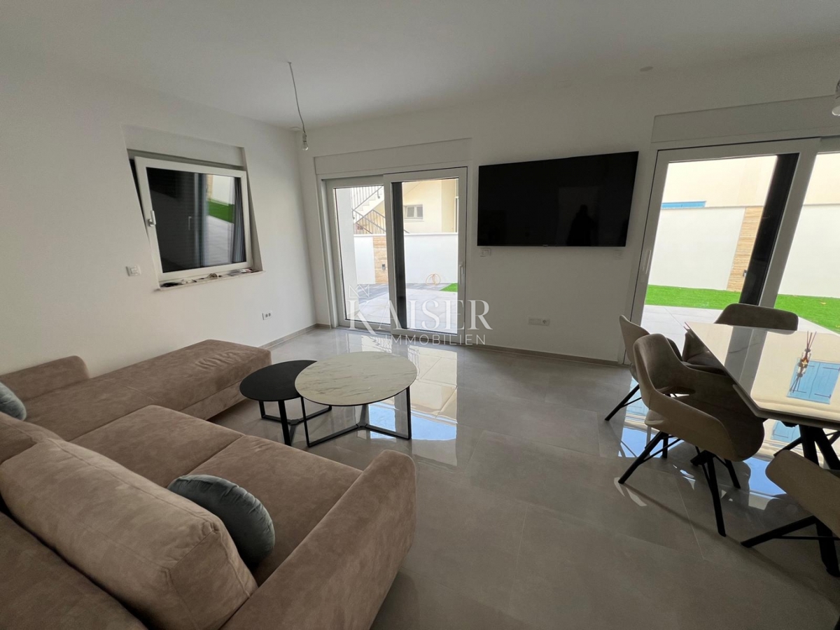 Srima, Vodice - Moderna trietažna hiša (S1) s pogledom na morje