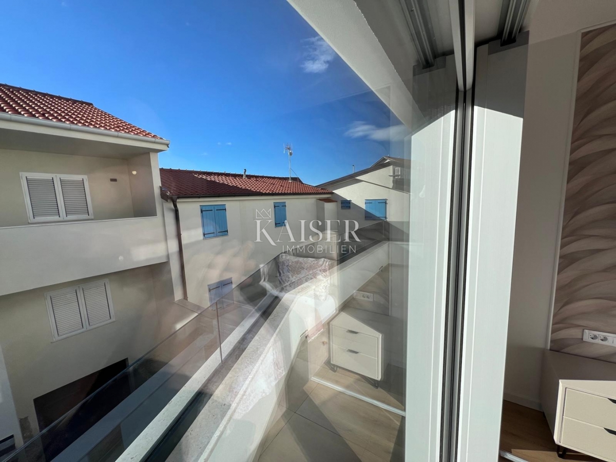 Srima, Vodice - Moderna trietažna hiša (S1) s pogledom na morje