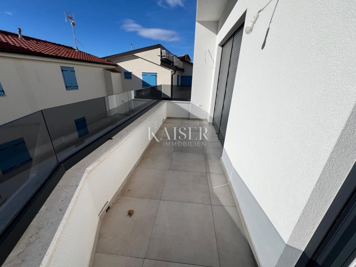 Srima, Vodice - Moderna trietažna hiša (S1) s pogledom na morje