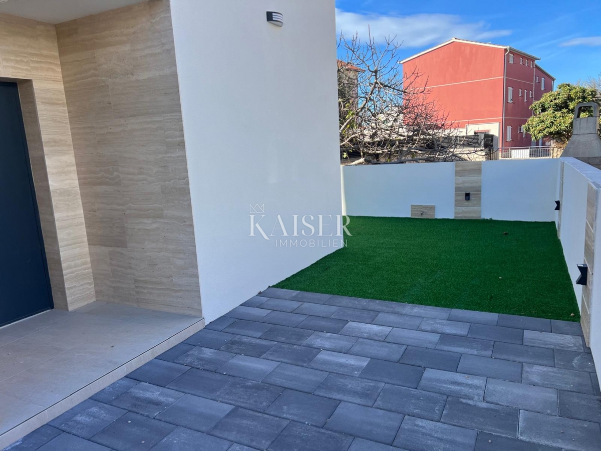 Srima, Vodice - Moderna trietažna hiša (S1) s pogledom na morje