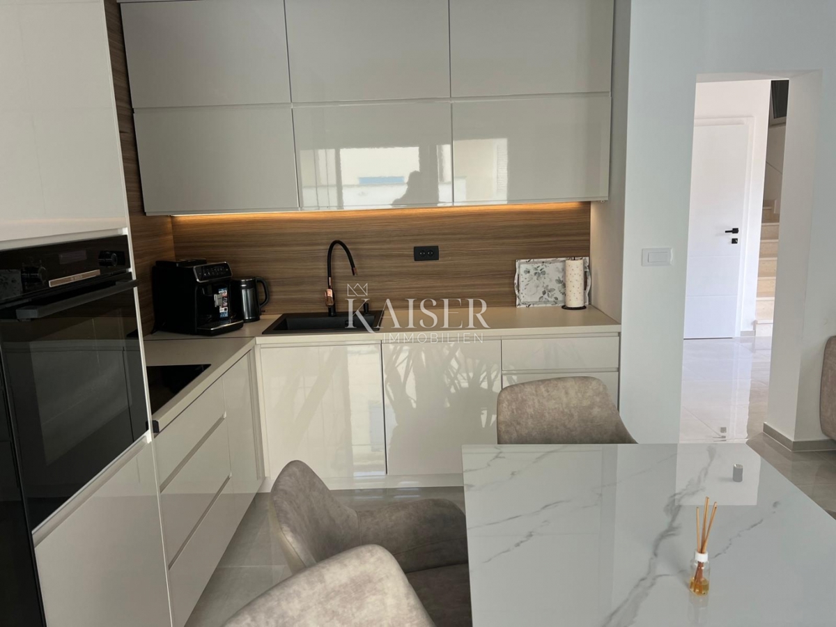 Srima, Vodice - Moderna trietažna hiša (S1) s pogledom na morje