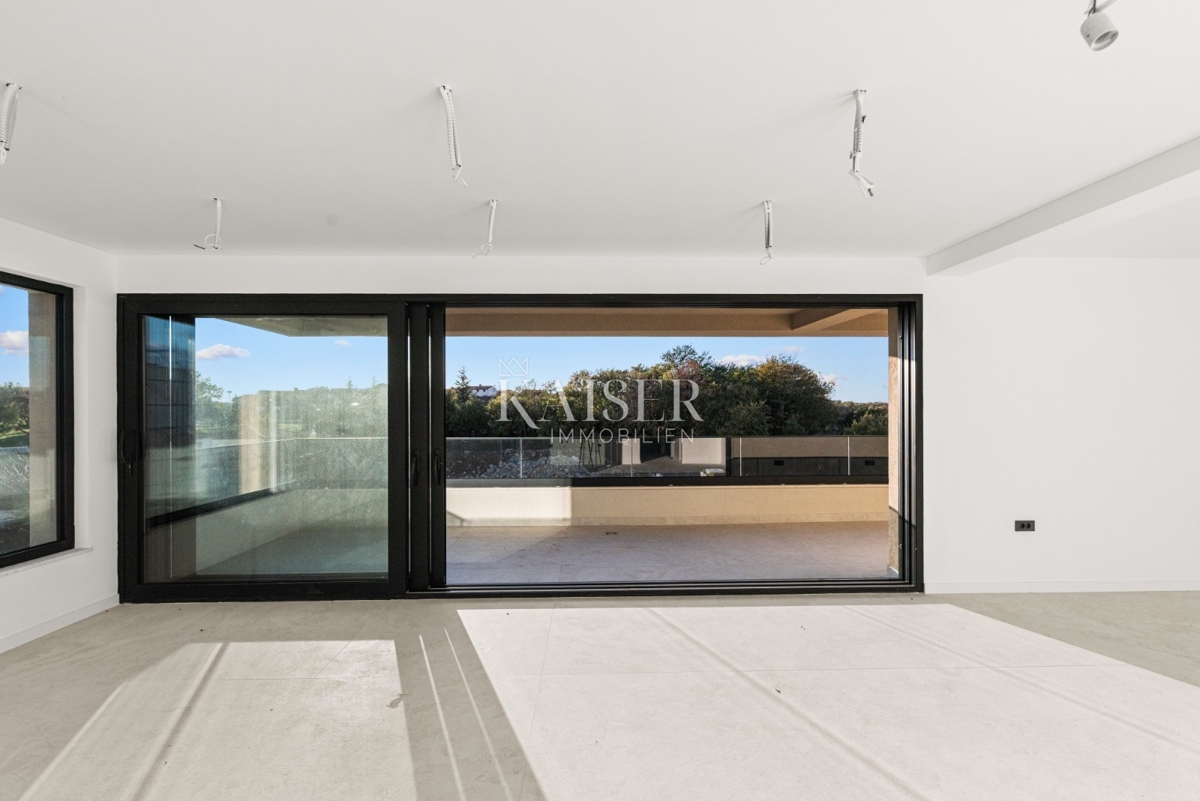 Istra - Poreč, nov luksuzni penthouse s strešno teraso