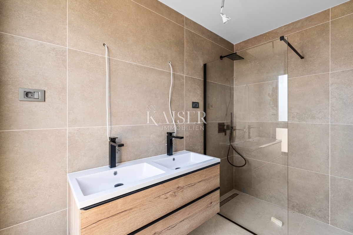 Istra - Poreč, nov luksuzni penthouse s strešno teraso