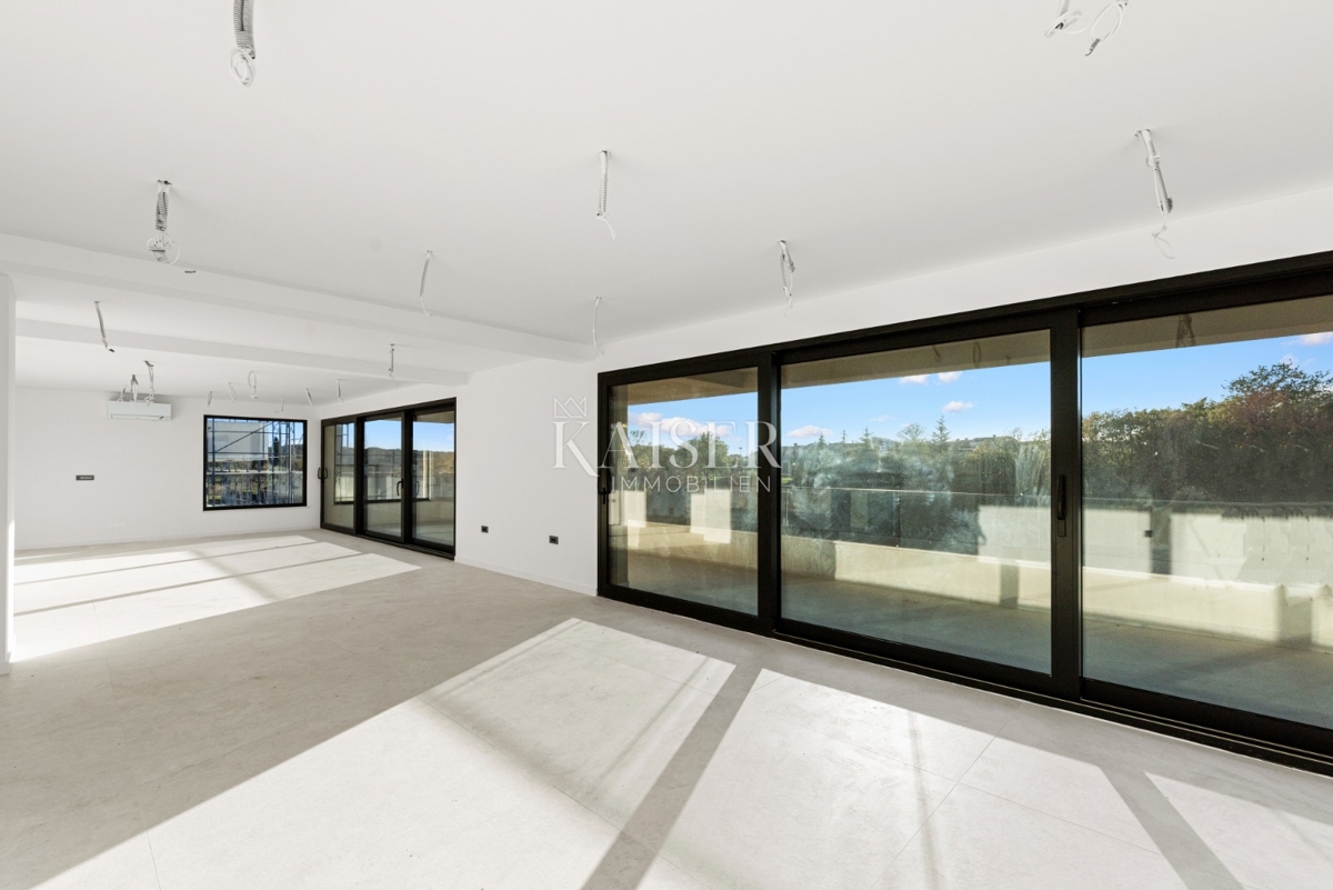 Istra - Poreč, nov luksuzni penthouse s strešno teraso