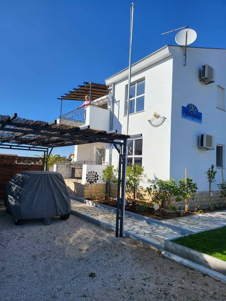 Donja Jagodnja, Zadar - Luksuzna vila z bazenom in hišo za druženje