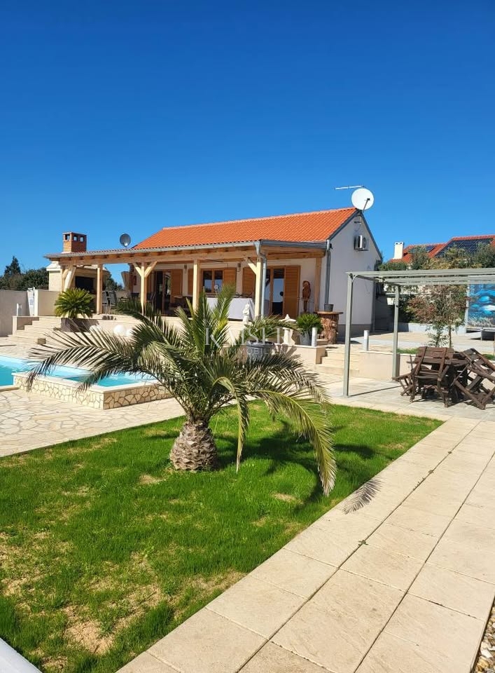 Donja Jagodnja, Zadar - Luksuzna vila z bazenom in hišo za druženje