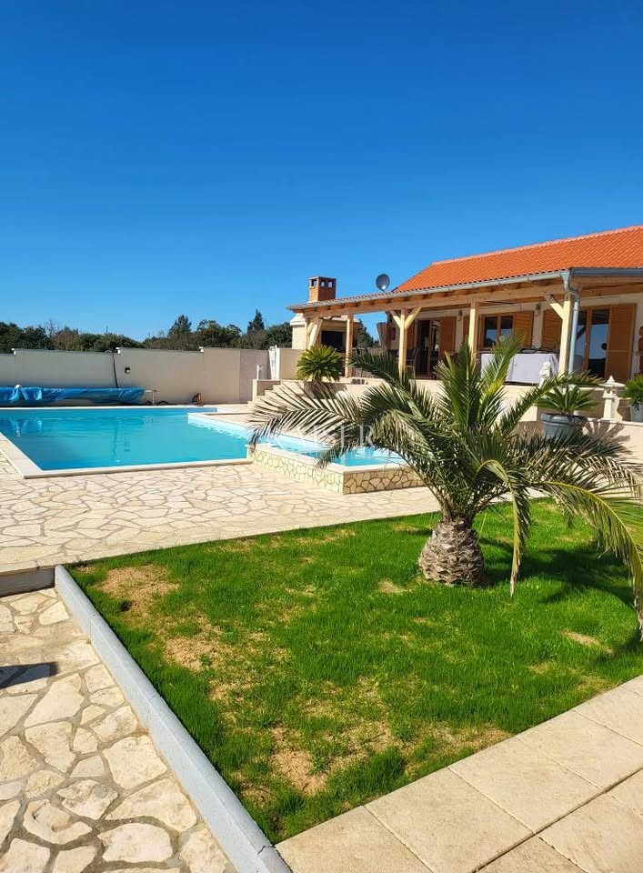 Donja Jagodnja, Zadar - Luksuzna vila z bazenom in hišo za druženje