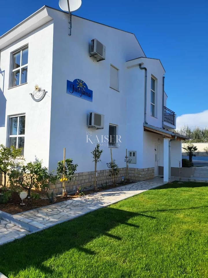 Donja Jagodnja, Zadar - Luksuzna vila z bazenom in hišo za druženje