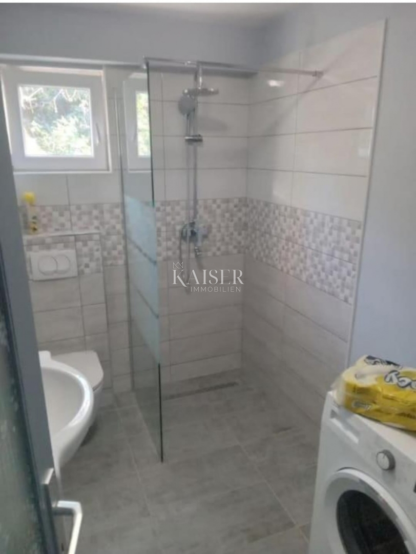 Mali Lošinj, stanovanje 54 m2 v centru s parkirnim mestom