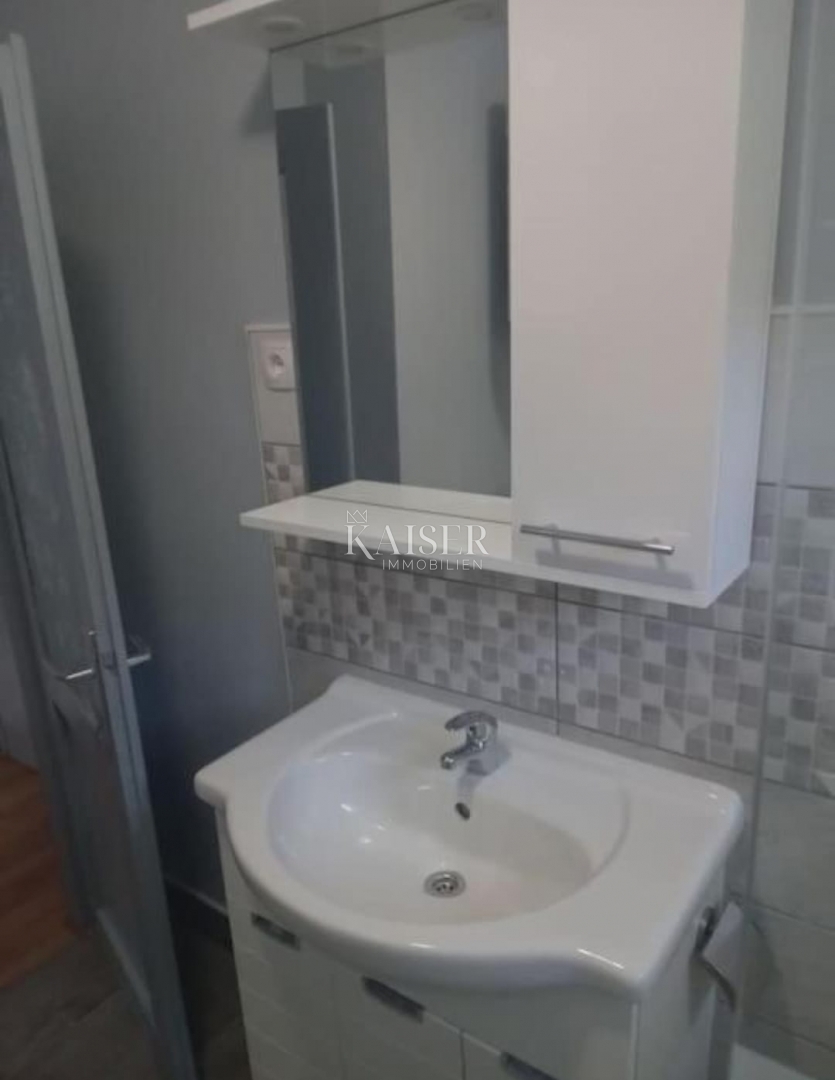 Mali Lošinj, stanovanje 54 m2 v centru s parkirnim mestom