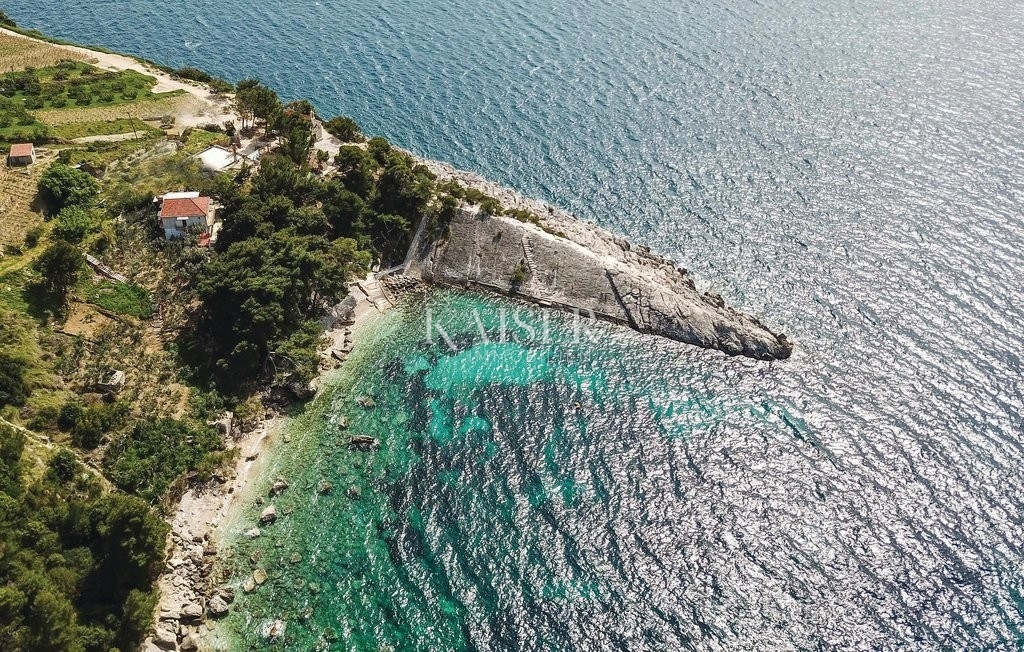 Otok Hvar - hiša prva vrsta ob morju