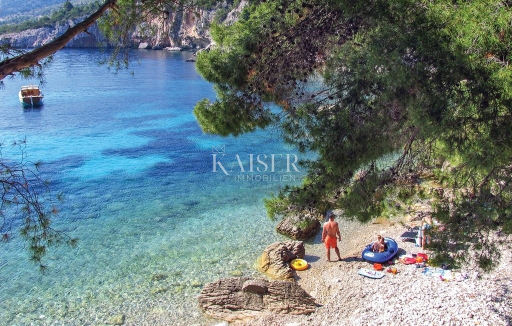 Otok Hvar - hiša prva vrsta ob morju