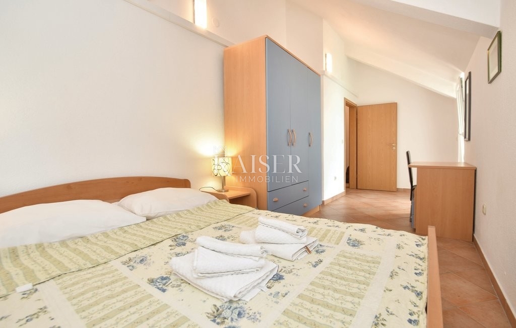 Otok Hvar - hiša prva vrsta ob morju