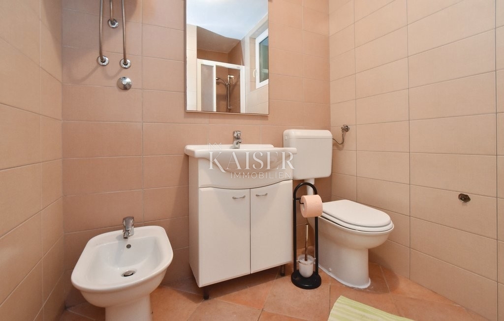 Otok Hvar - hiša prva vrsta ob morju