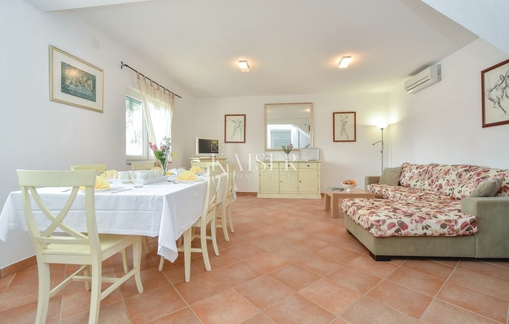 Otok Hvar - hiša prva vrsta ob morju