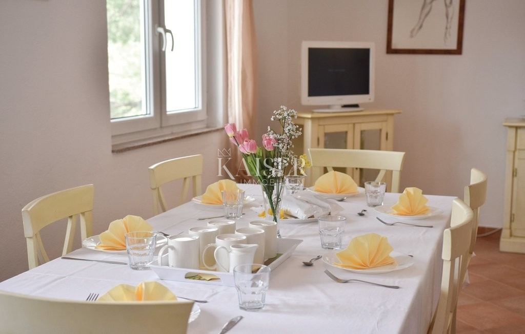 Otok Hvar - hiša prva vrsta ob morju