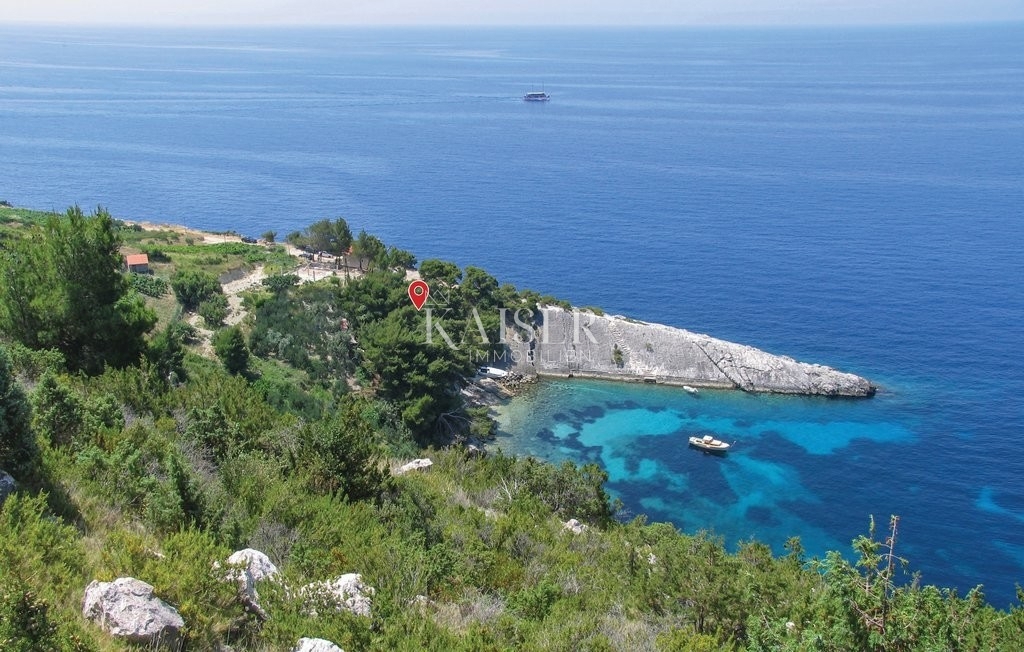 Otok Hvar - hiša prva vrsta ob morju