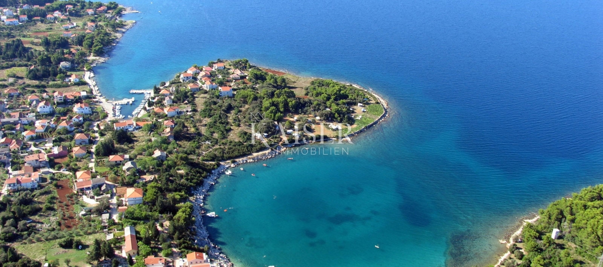 Otok Ugljan, Čeprljanda - gradbeno zemljišče prva vrsta do morja 6300 m2 - cena na povpraševanje
