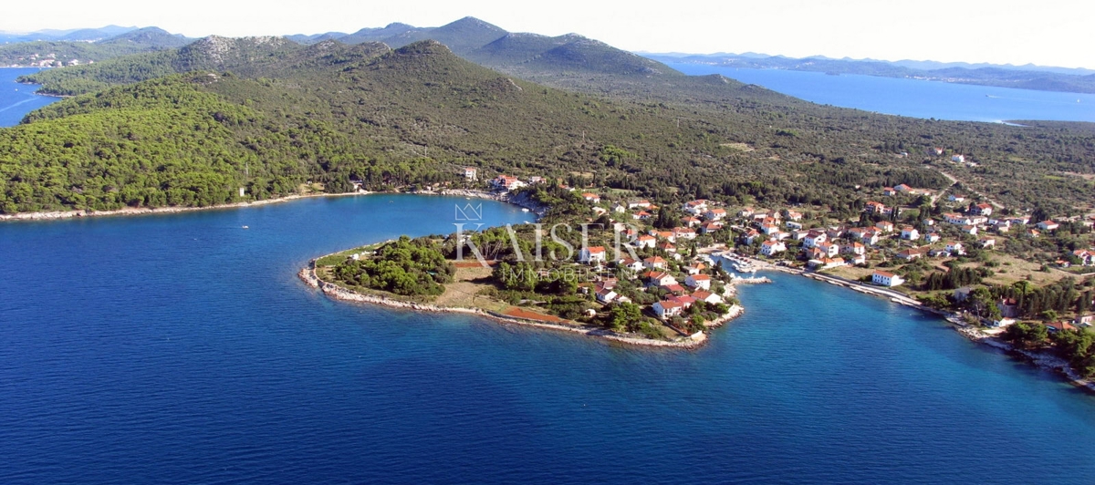 Otok Ugljan, Čeprljanda - gradbeno zemljišče prva vrsta do morja 6300 m2 - cena na povpraševanje