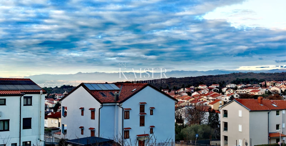 Otok Krk, Malinska - moderna polsamostojna hiša 120m2 z bazenom