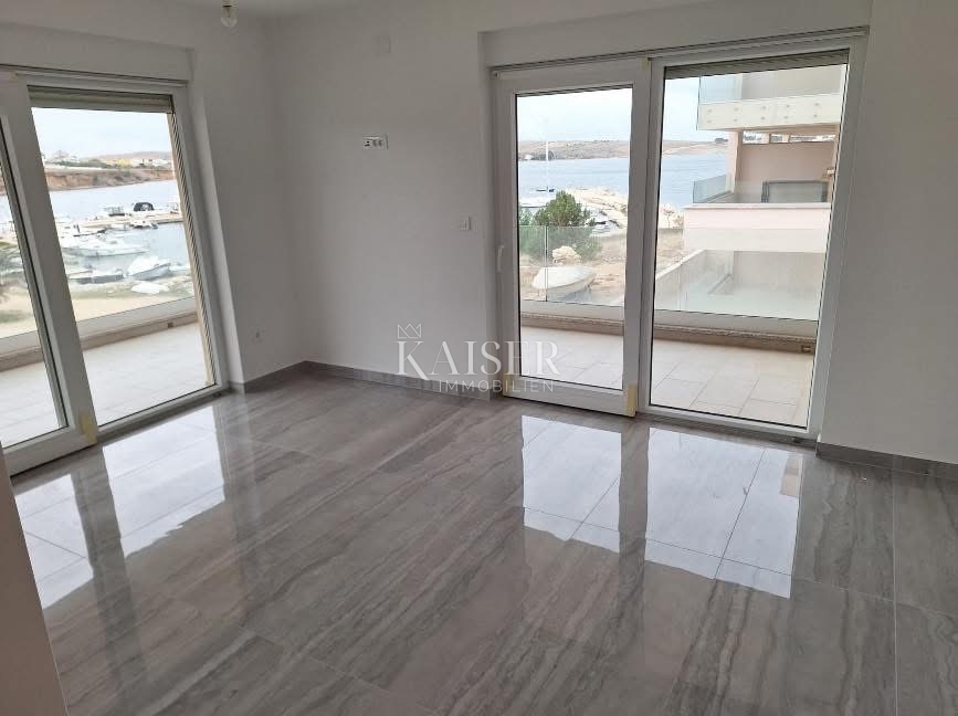 Pag, Povljana - apartma 56 m2 prva vrsta do morja
