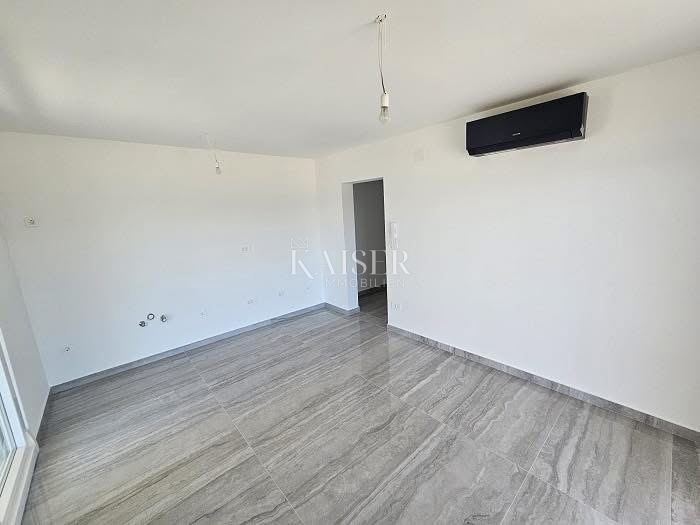 Pag, Povljana - apartma 56 m2 prva vrsta do morja
