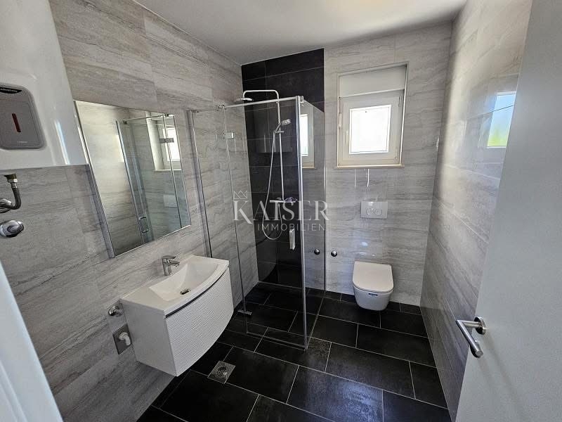 Pag, Povljana - apartma 56 m2 prva vrsta do morja