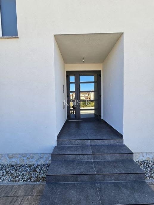 Pag, Povljana - apartma 56 m2 prva vrsta do morja