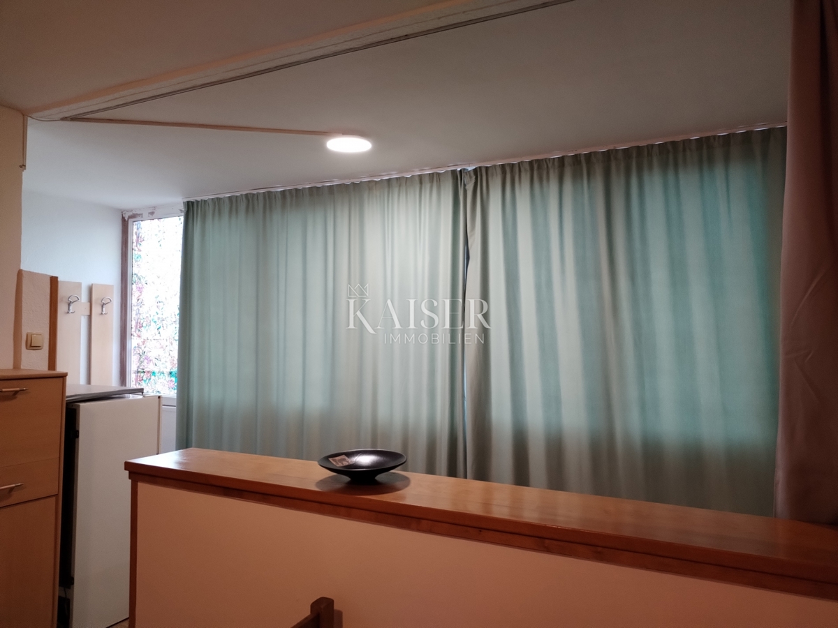 Istra, Umag, garsonjera v centru, 27m2, 500m od morja