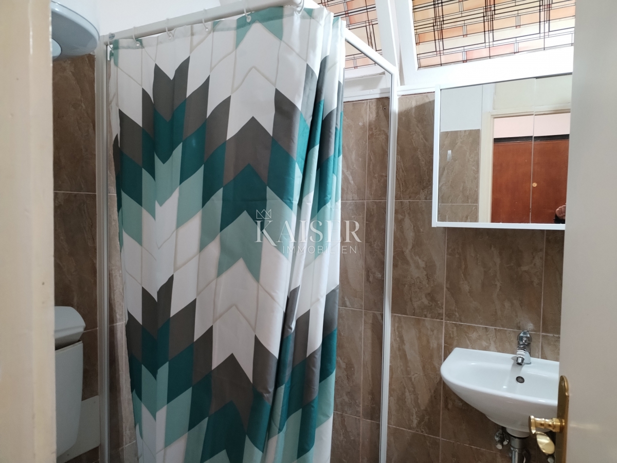 Istra, Umag, garsonjera v centru, 27m2, 500m od morja