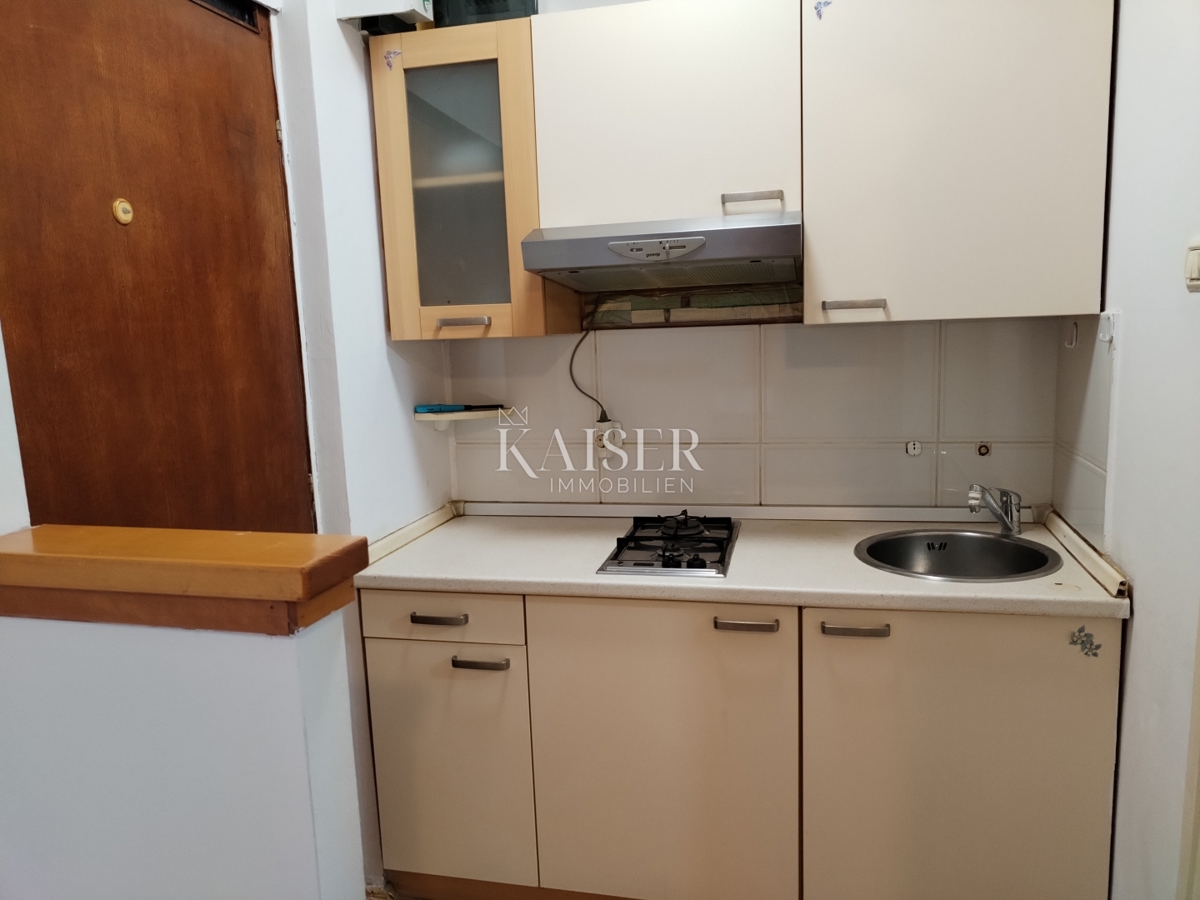 Istra, Umag, garsonjera v centru, 27m2, 500m od morja