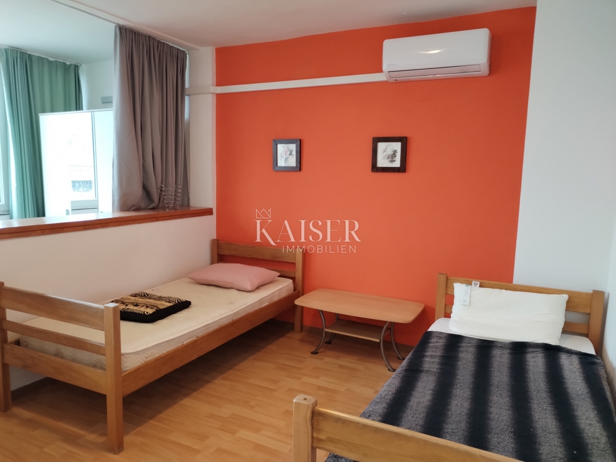 Istra, Umag, garsonjera v centru, 27m2, 500m od morja