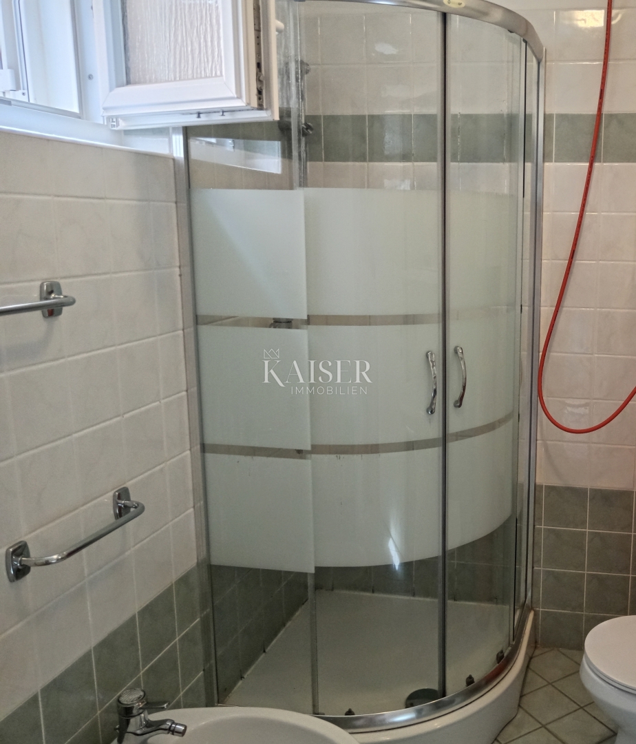 Istra, Banjole - hiša z dvema apartmajema 150m od morja