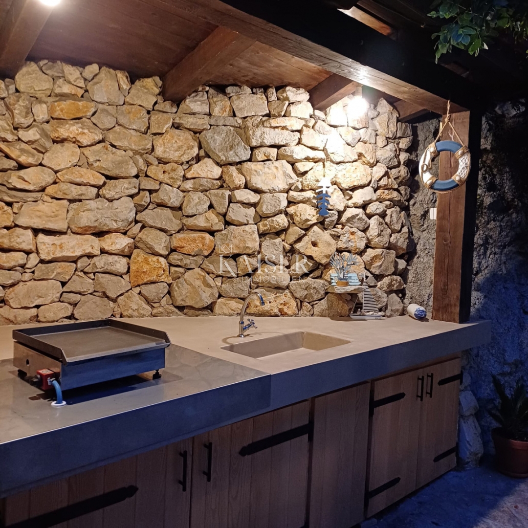 Prostoren pritlični apartma v Svetem Jakovu – otok Lošinj