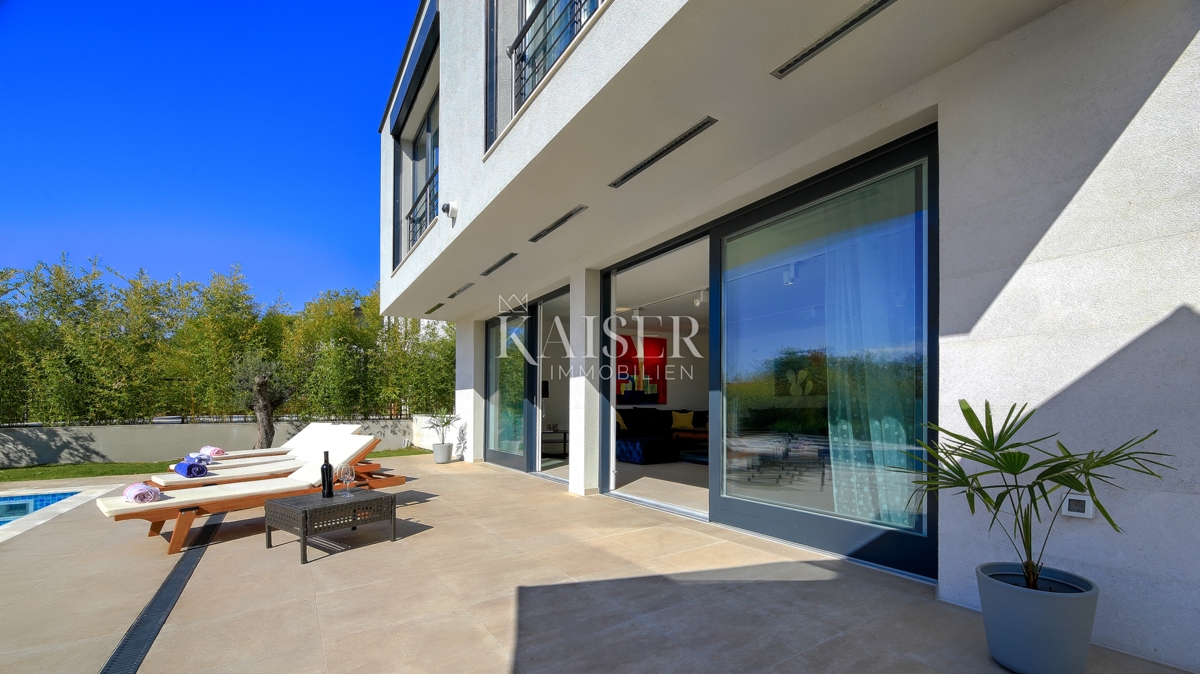 Otok Krk, Malinska - Moderna vila 200m2 z bazenom in pogledom na morje