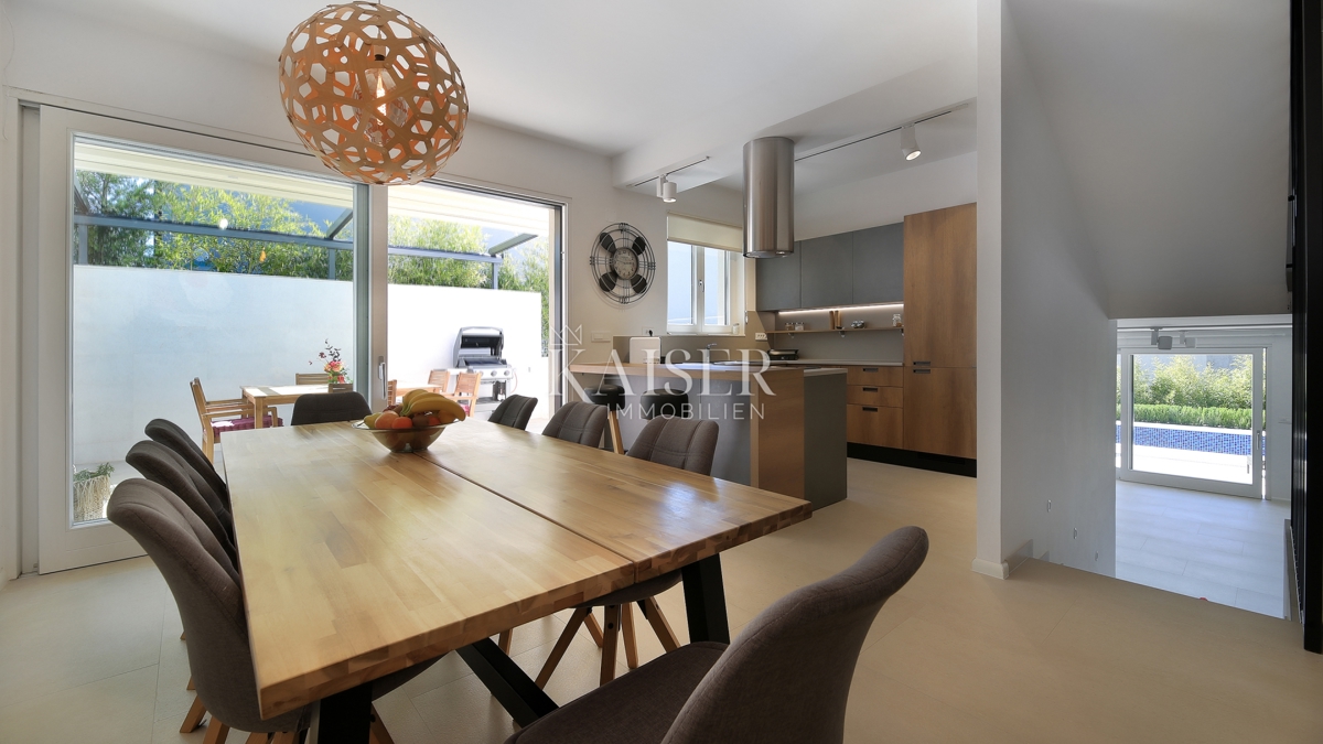 Otok Krk, Malinska - Moderna vila 200m2 z bazenom in pogledom na morje