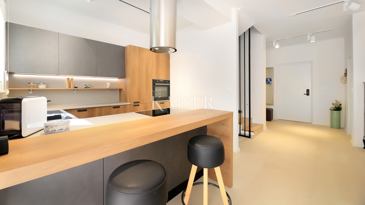 Otok Krk, Malinska - Moderna vila 200m2 z bazenom in pogledom na morje