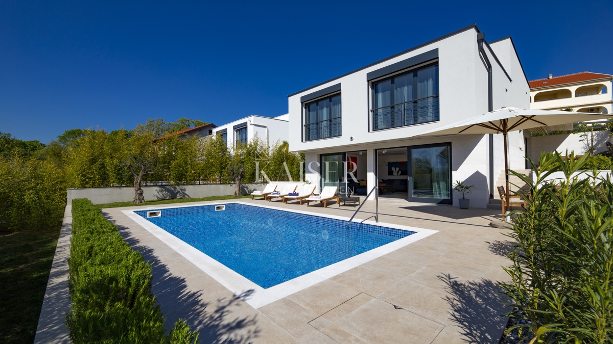 Otok Krk, Malinska - Moderna vila 200m2 z bazenom in pogledom na morje