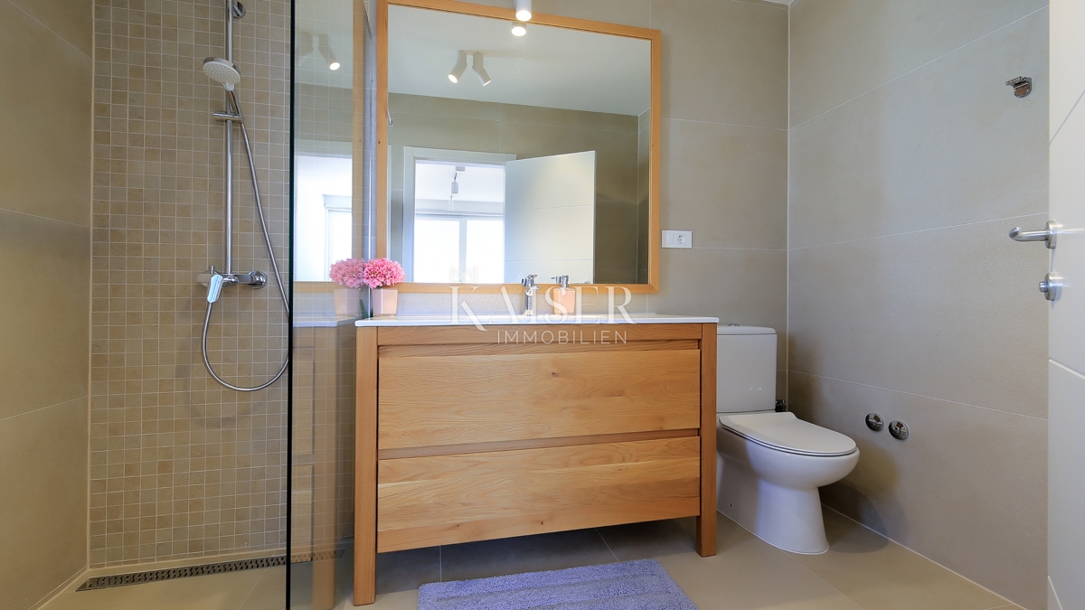 Otok Krk, Malinska - Moderna vila 200m2 z bazenom in pogledom na morje